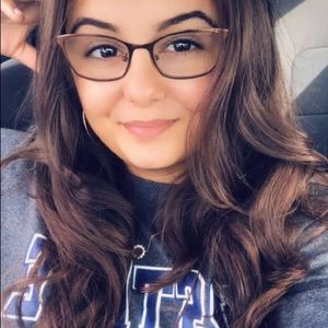 🥂 MEET YOUR POSHER 🥂